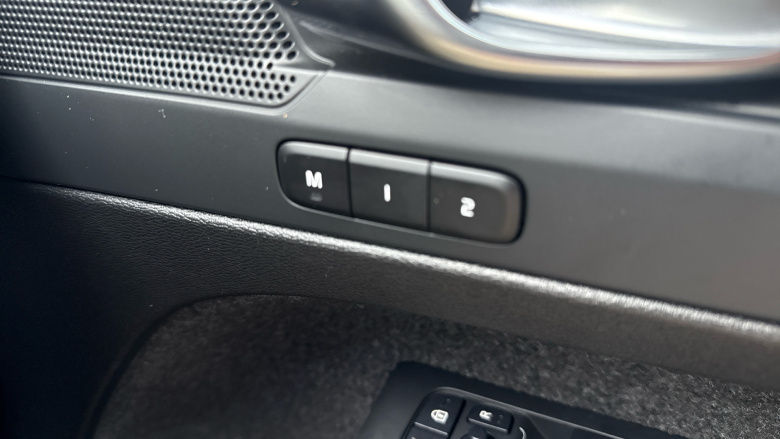 Volvo XC40 2.0 B4P Plus Dark 5dr Auto Petrol Estate